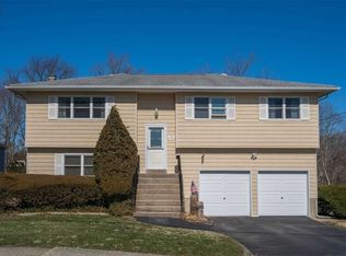 37 Aldrich St, Sayville, NY 11782