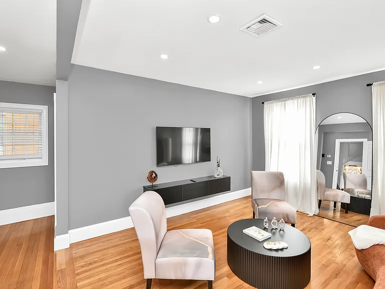 10 Pierce Ave #2 — Photo 34