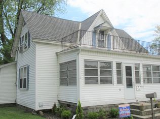554 E North Ave, Flora, IL 62839