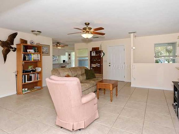 3rd image of 204 Hibiscus St