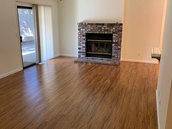 3rd image of 1571 E Pryor Dr