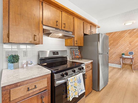 2nd image of 1003 N 2nd St