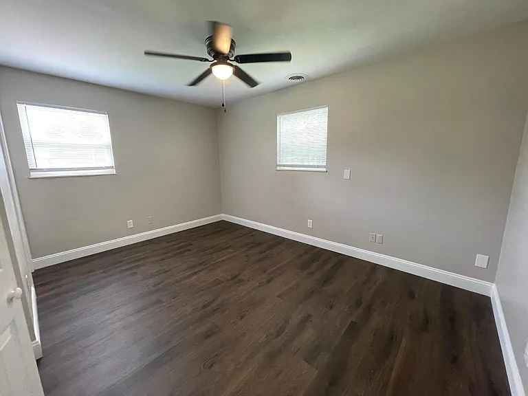 1054 Dalton Ln — Photo 19