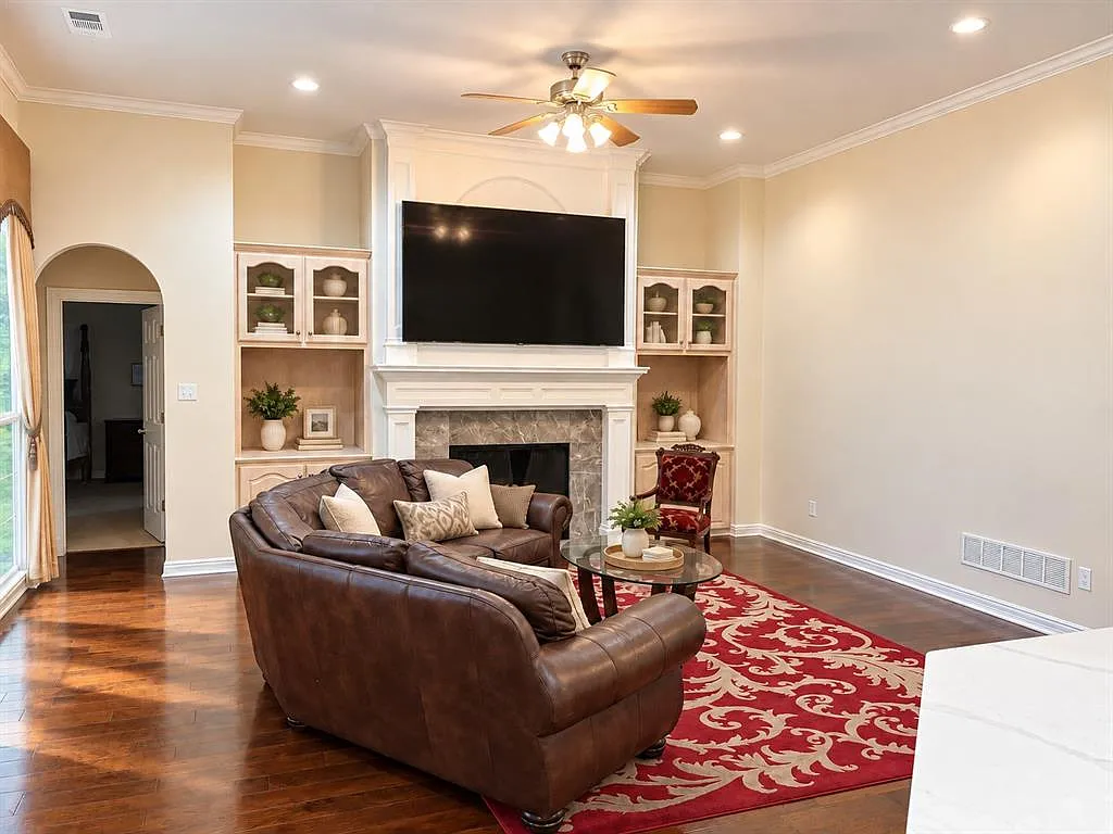 4 bed, 2663 sqft, $3,600 — Photo 3