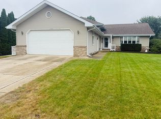 1401 Capri Ln, Dyer, IN 46311