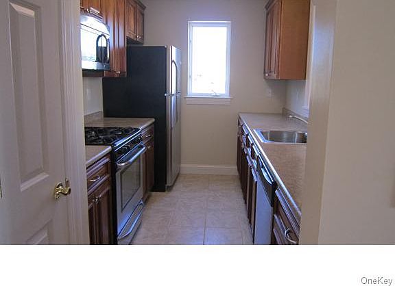 2nd image of 410 Tondo Cir #410