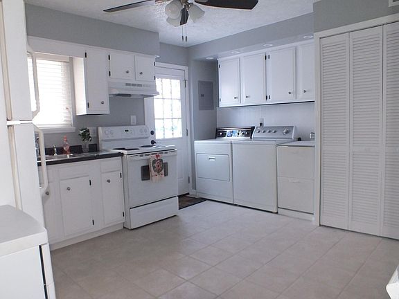 5th image of 5990 Glenway Dr #B