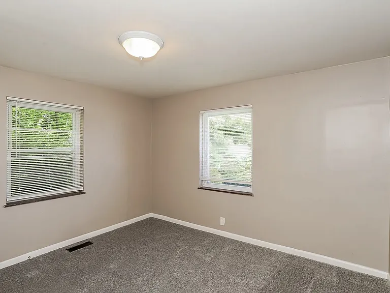 6914 Mearl Ave — Photo 6