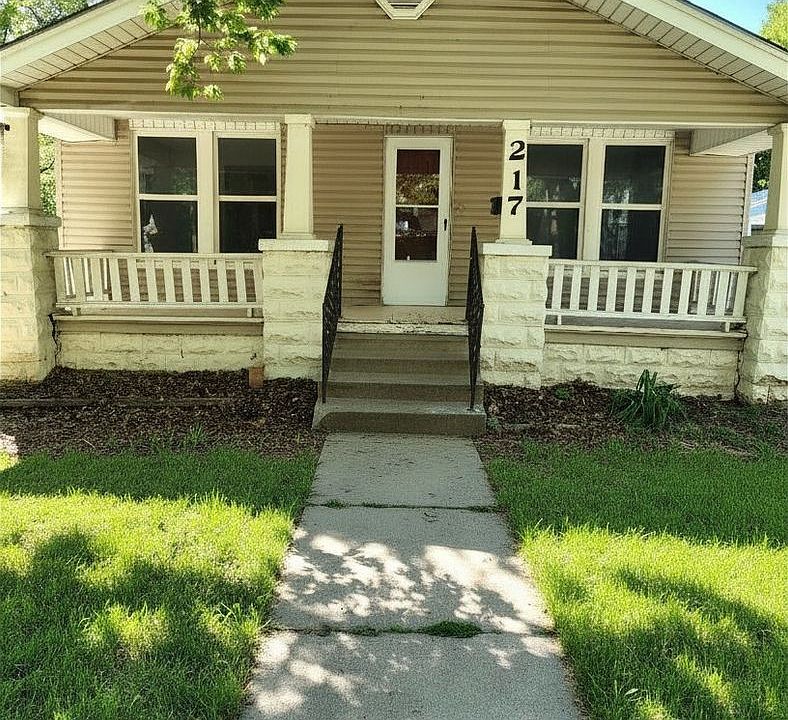 1st image of 217 N Martinson St