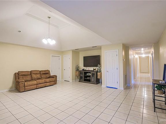 2nd image of 1120 Gardenia Dr