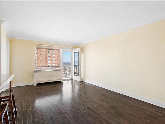 3rd image of 5700 Arlington Ave APT 20V