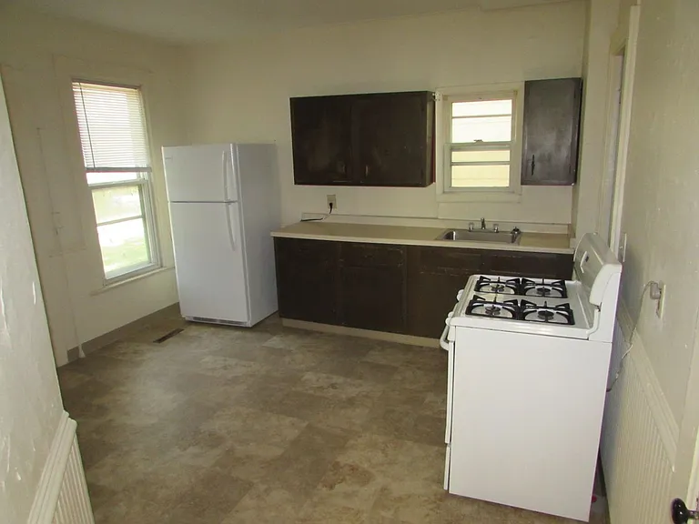828-830 E Johnson St — Photo 12