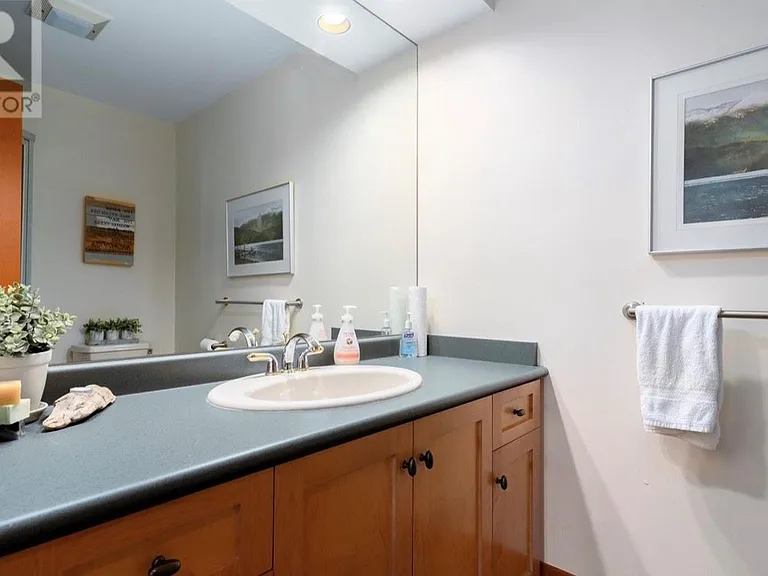 552 Beachview Dr — Photo 12