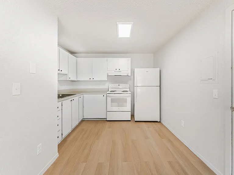 1321 W Sylvester St — Photo 23