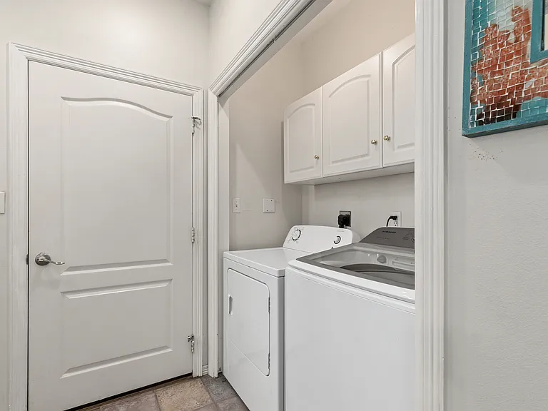 124 E Acapulco St #B — Photo 36