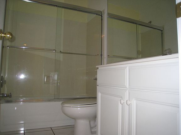 5th image of 979 N Albert Dr