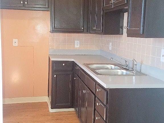 5th image of 1363 E 95th St