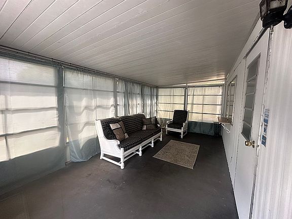 3rd image of 172 Windsor Dr