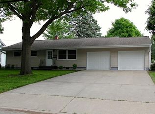 926 E 10th St S, Newton, IA 50208