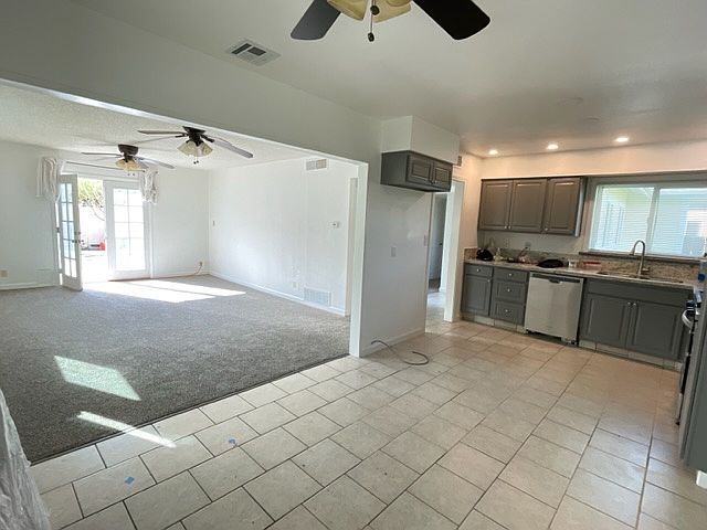 Family room, breakfast room, kitchen