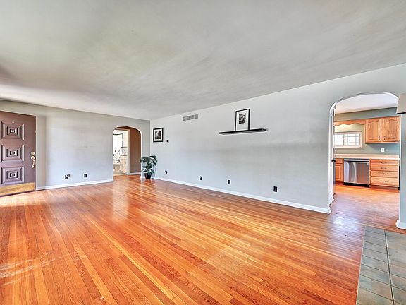 4th image of 118 Riverside Dr