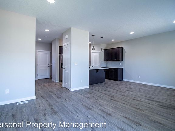 3rd image of 4705 Pacific Ave