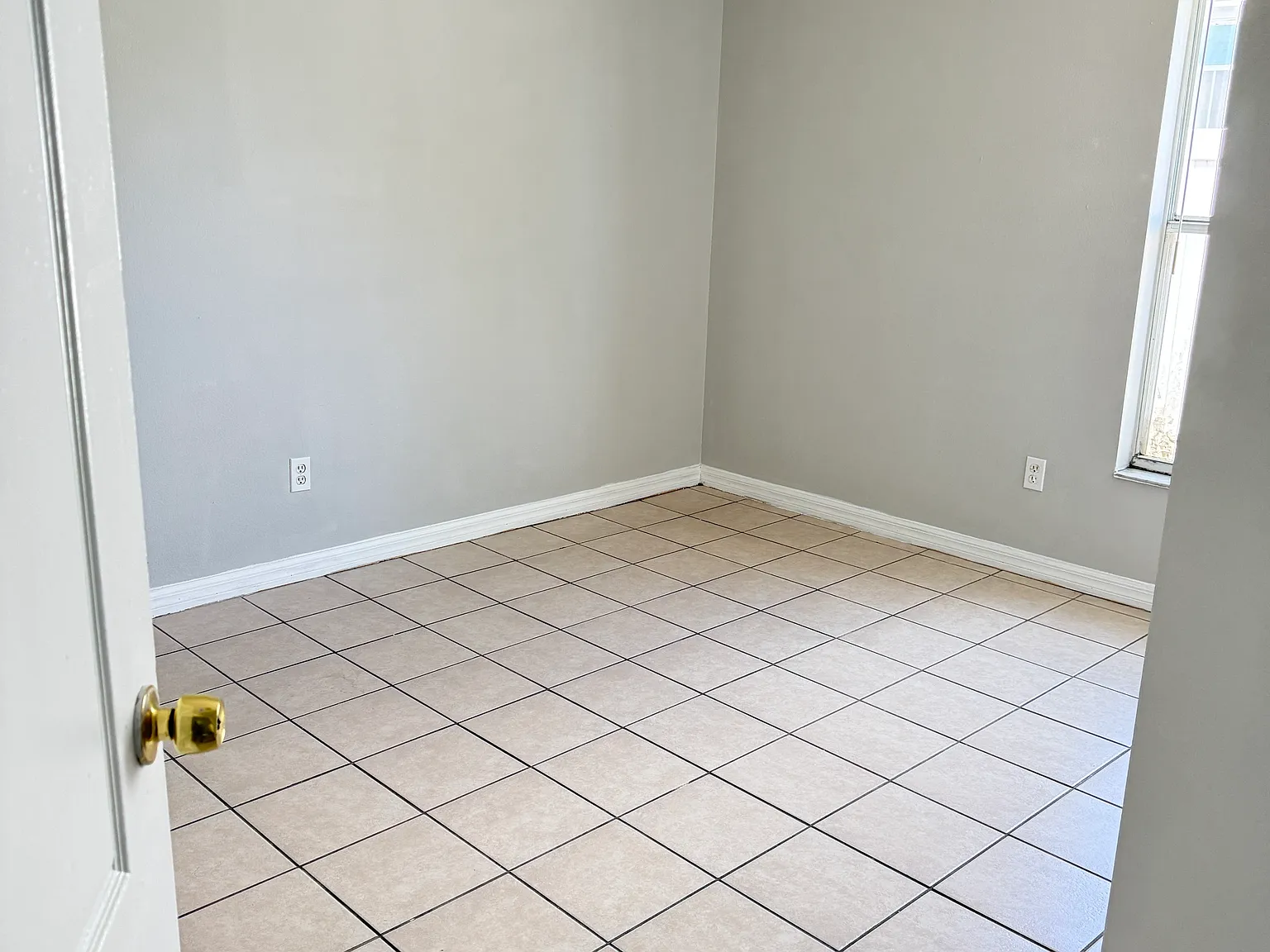 4 bed, 1927 sqft, $2,500 — Photo 4