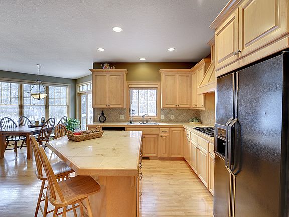 5th image of 8971 Springwood Dr