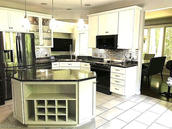 4th image of 863 Woodbridge Trl