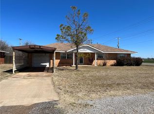 1017 E Grant St, Sentinel, OK 73664