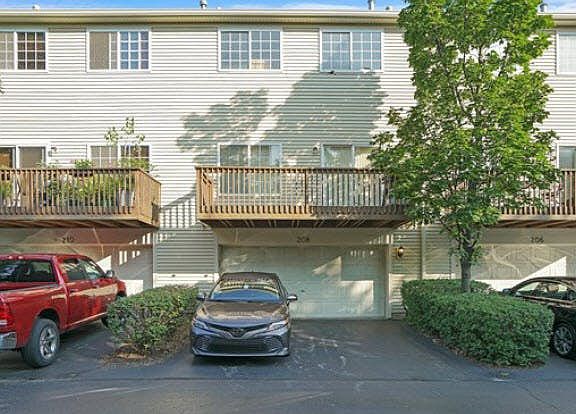 5th image of 208 Willow Blvd Unit 1305-C
