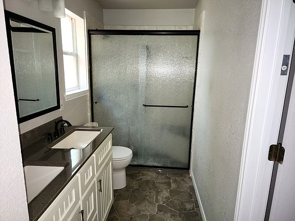 4th image of 30 Willow Run Dr