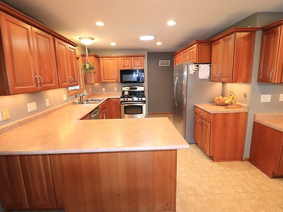 2nd image of 2812 Joliet St