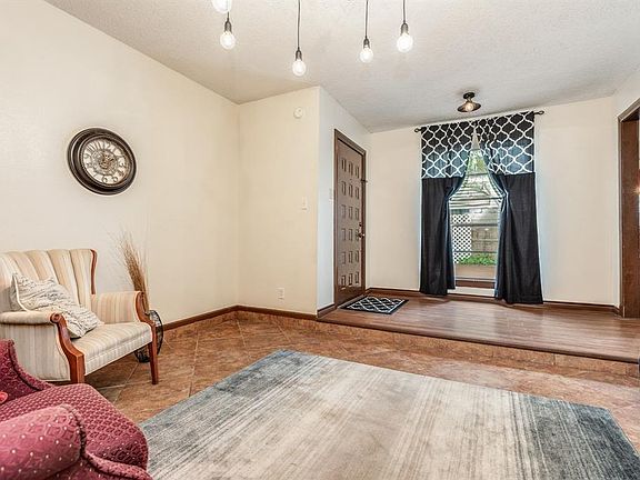 4th image of 4429 College Park Dr