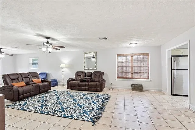 3 bed, 2.0 bath, 1883 sqft, $2,800 — Photo 3