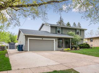8401 Prairie Ave, Urbandale, IA 50322