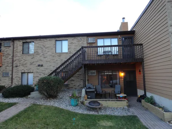 1516 35th St S #E, Fargo, ND 58103