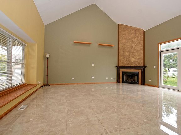 3rd image of 13557 Parkland Ct