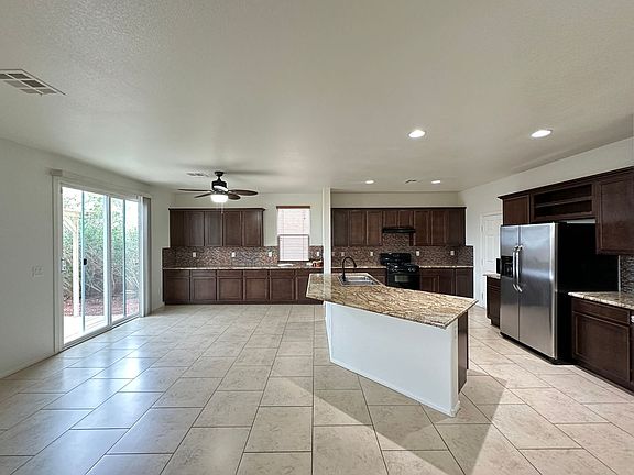 3rd image of 304 Woodsfield Ct