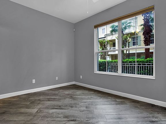 2nd image of 1158 Bolton Pl #1158