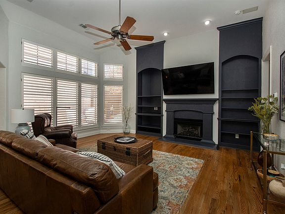 4th image of 5450 Travis Dr