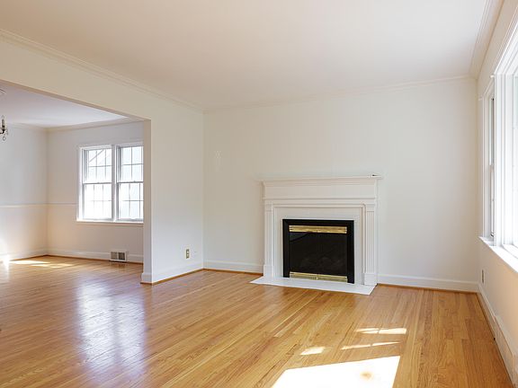 4th image of 2221 Wendell Ave