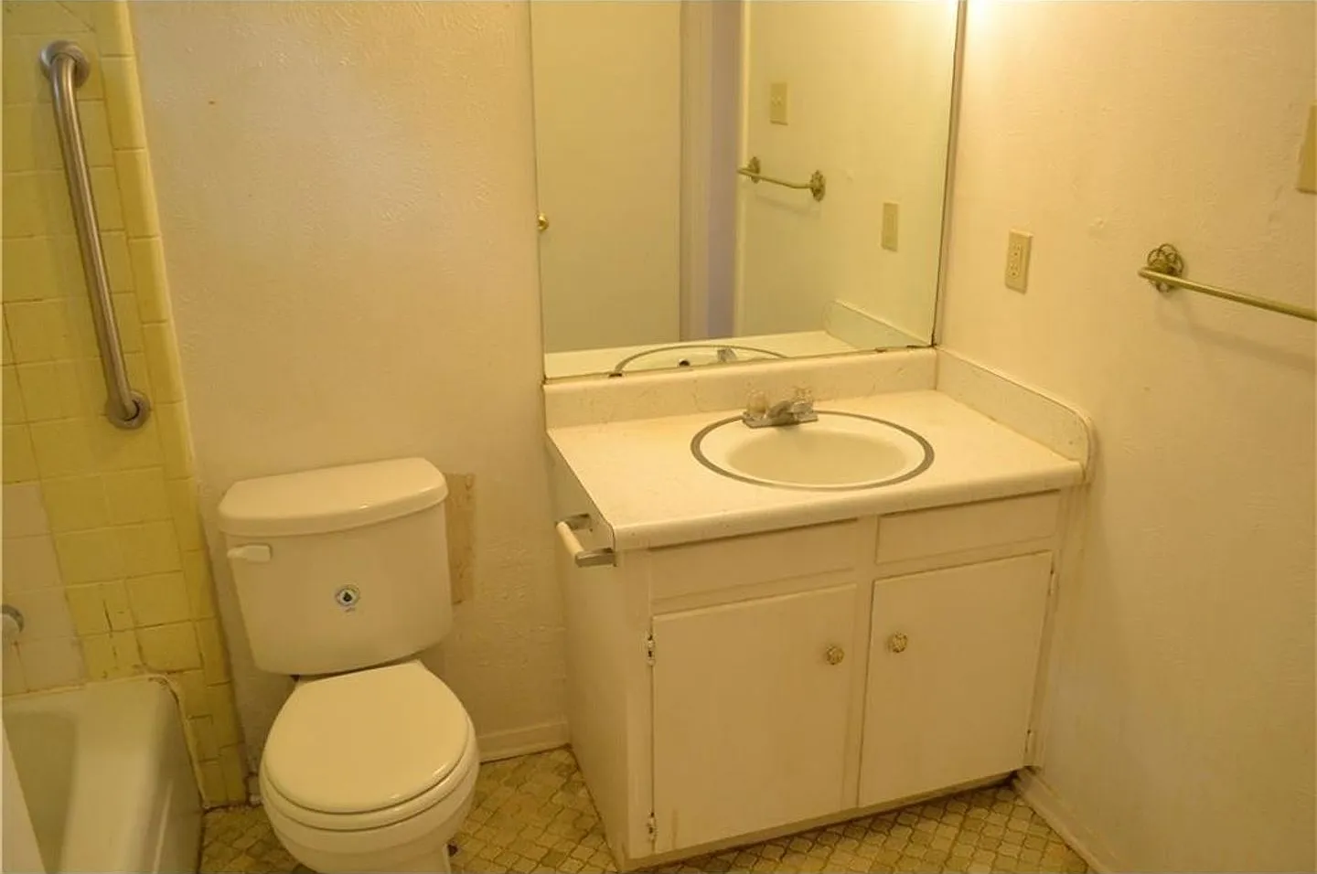 1107 N Locust St. — Photo 1