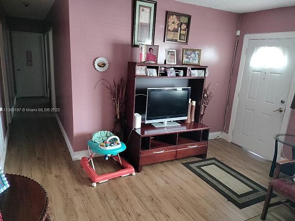 3rd image of 20910 NE 12th Ct