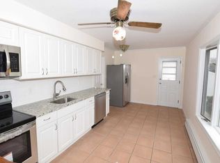 27 Bellows Ln, Levittown, NY 11756