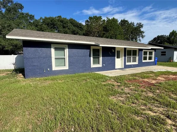 545 Oak Dr, Tavares, FL 32778