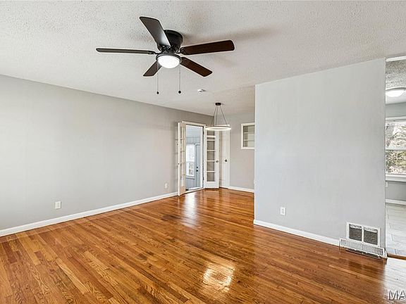 5th image of 9863 Eastdell Dr