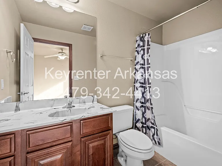 1270 N Trinity Dr — Photo 16