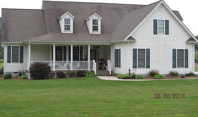 1st image of 168 Carriage Ln