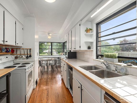 4th image of 1908 Lake Michigan Dr NW